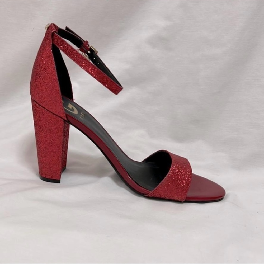 Red heel - Picture 3 of 4